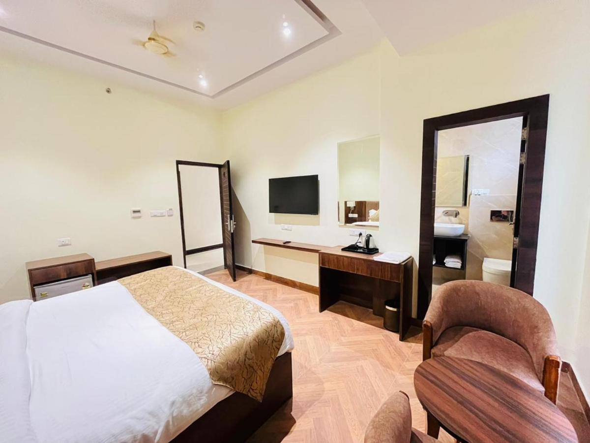 Hotel Ekas ลัคเนา ภายนอก รูปภาพ