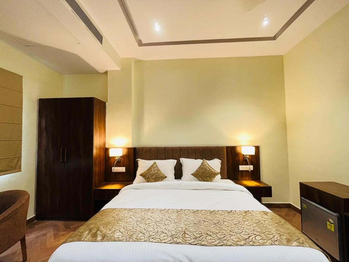 Hotel Ekas ลัคเนา ภายนอก รูปภาพ
