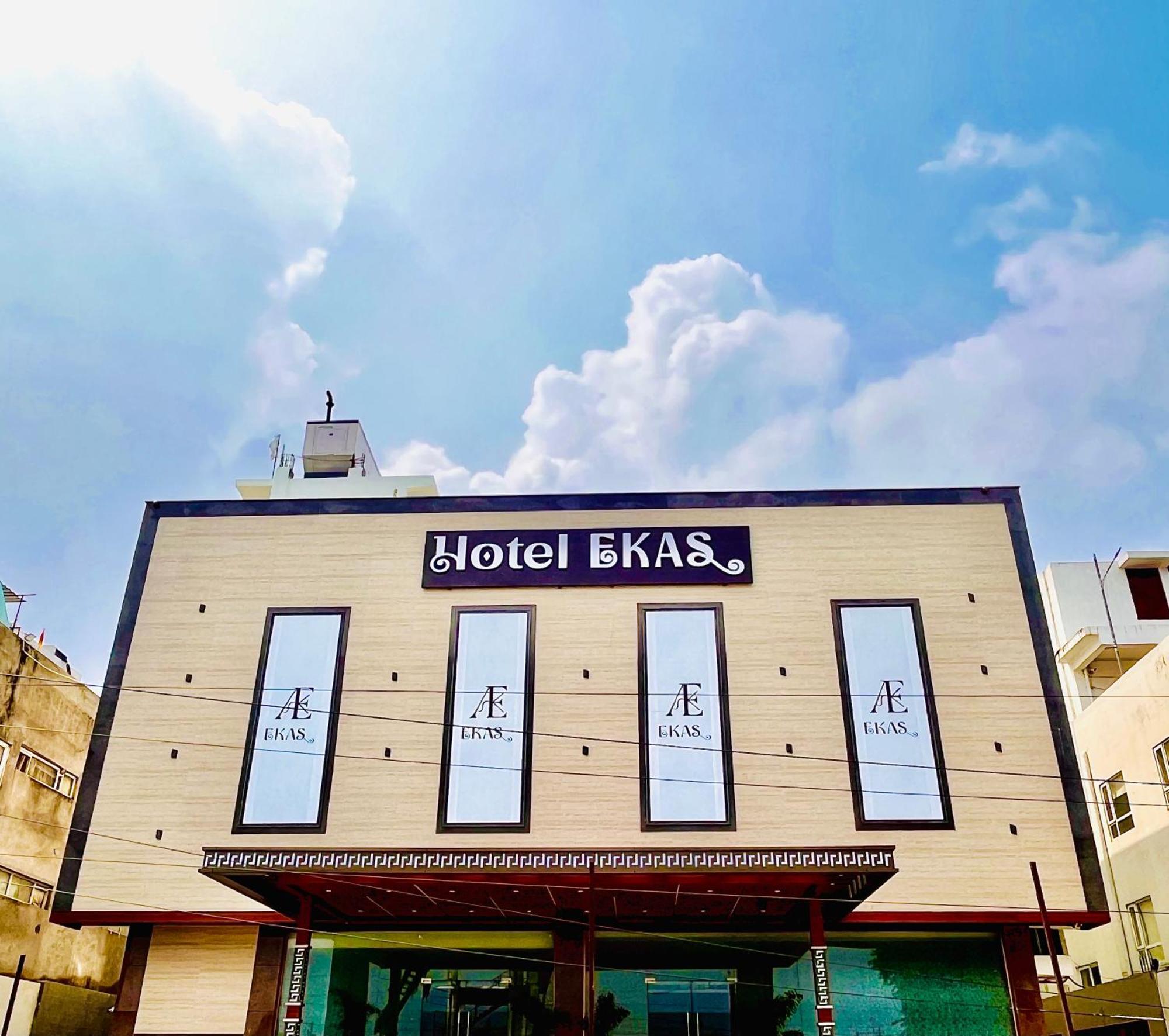 Hotel Ekas ลัคเนา ภายนอก รูปภาพ